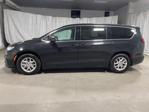 2023 Chrysler Pacifica Touring-L