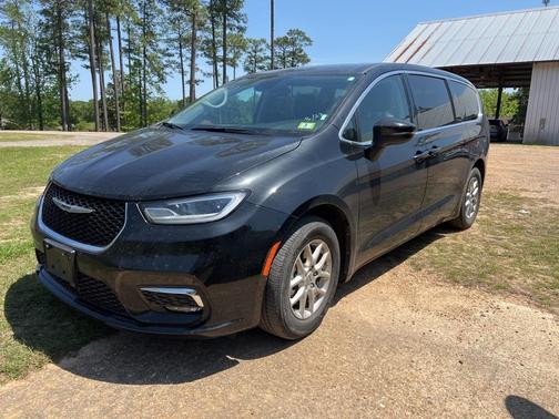 2023 Chrysler Pacifica Touring-L