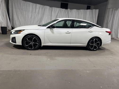 2025 Nissan Altima SR