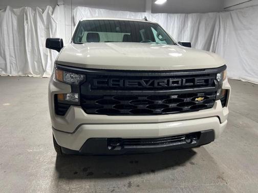White Sand 2026 Chevrolet Silverado 1500 Custom