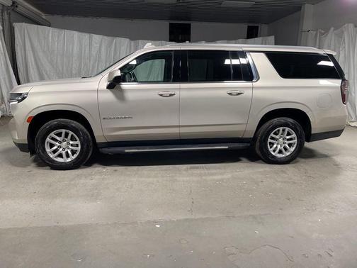 2023 Chevrolet Suburban LT