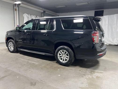 2024 Chevrolet Suburban LT