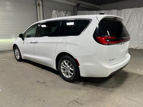 Bright White Clearcoat 2023 Chrysler Pacifica Touring-L