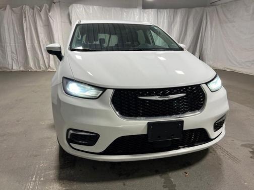 Bright White Clearcoat 2023 Chrysler Pacifica Touring-L