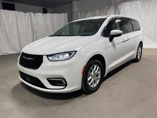 2023 Chrysler Pacifica Touring-L
