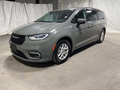 2023 Chrysler Pacifica Touring-L