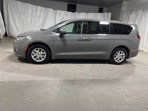 Ceramic Gray Clearcoat 2023 Chrysler Pacifica Touring-L