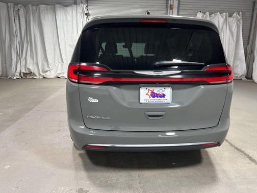 Ceramic Gray Clearcoat 2023 Chrysler Pacifica Touring-L