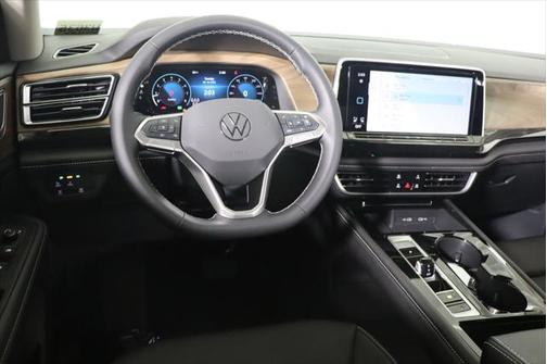 2025 Volkswagen Atlas 2.0T SE w/Technology 4MOTION