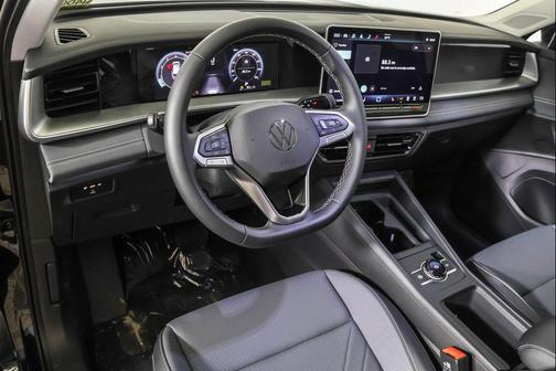 2025 Volkswagen Tiguan 2.0T SE 4MOTION