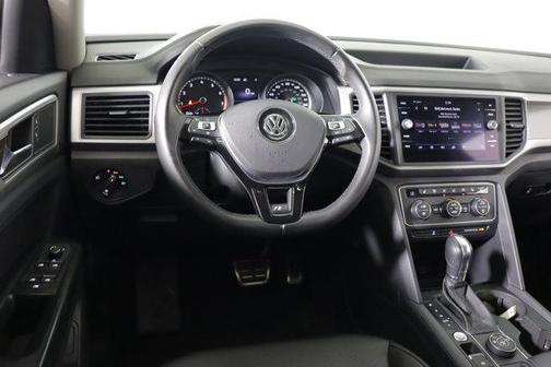 Photo 2 of 49 of 2019 Volkswagen Atlas 3.6 V6 SE R-Line