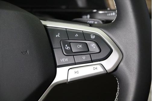 2025 Volkswagen Atlas 2.0T SE w/Technology 4MOTION