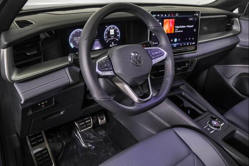 2025 Volkswagen Tiguan 2.0T SE R-Line Black 4MOTION