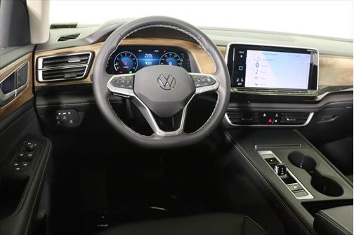2025 Volkswagen Atlas 2.0T SE