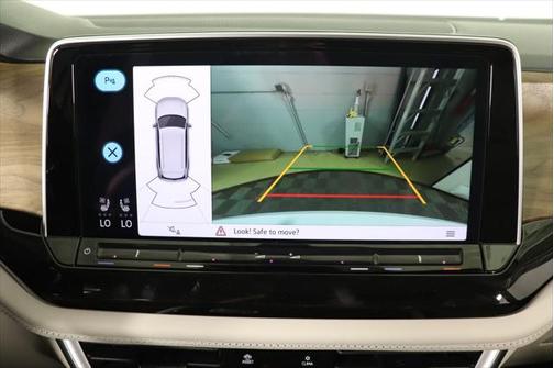 2025 Volkswagen Atlas 2.0T SE w/Technology 4MOTION