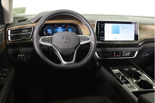 2025 Volkswagen Atlas 2.0T SE w/Technology 4MOTION