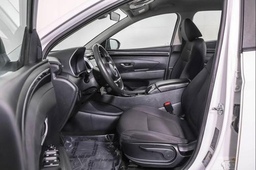 2023 Hyundai TUCSON SE