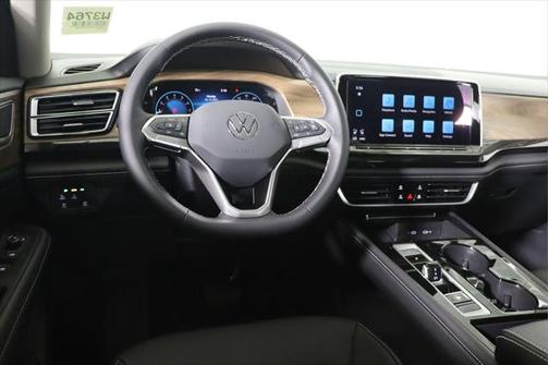 2025 Volkswagen Atlas 2.0T SE w/Technology 4MOTION