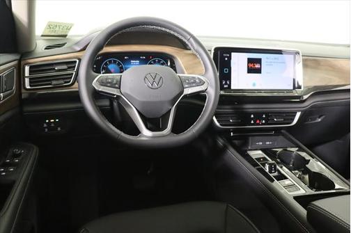 2025 Volkswagen Atlas 2.0T SE w/Technology 4MOTION