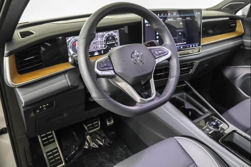 2025 Volkswagen Tiguan 2.0T SEL R-Line 4MOTION