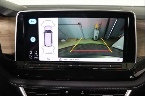 2025 Volkswagen Atlas 2.0T SE w/Technology 4MOTION