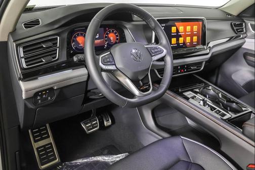 Opal White Pearl 2026 Volkswagen Atlas Peak Edition