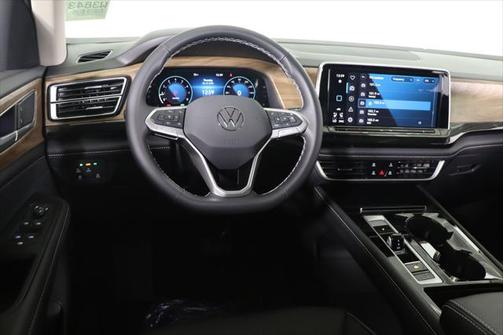 2025 Volkswagen Atlas 2.0T SE w/Technology 4MOTION