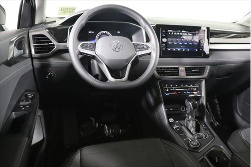 2025 Volkswagen Taos 1.5T SE Black