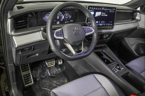 deep black pearl 2026 Volkswagen Tiguan 2.0T SE R-Line Black 4MOTION