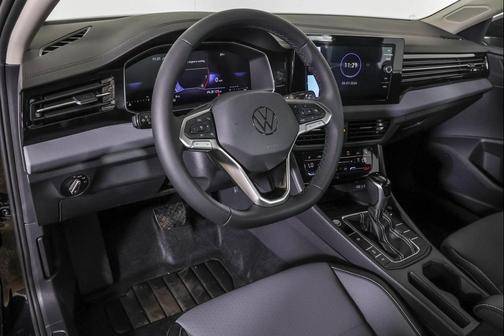 Deep Black Pearl 2026 Volkswagen Jetta 1.4T SE