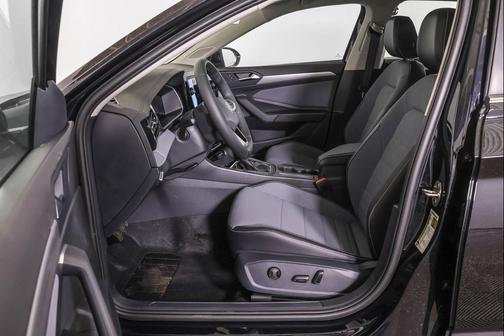 Deep Black Pearl 2026 Volkswagen Jetta 1.4T SE