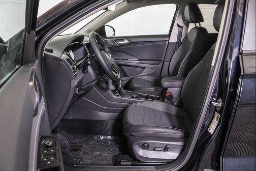 2026 Volkswagen Taos SE Black