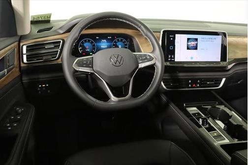 2025 Volkswagen Atlas 2.0T SE w/Technology 4MOTION