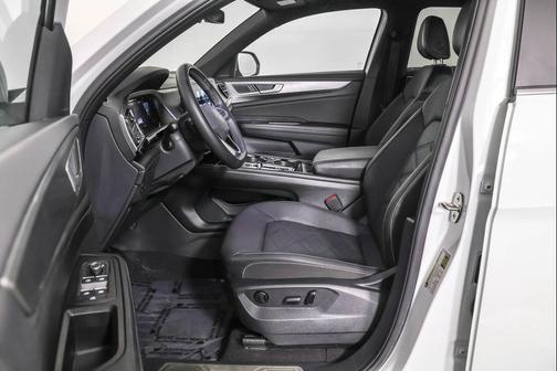 2024 Volkswagen Atlas Cross Sport 2.0T SE w/Technology 4MOTION