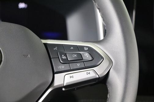 2025 Volkswagen Taos 1.5T SE Black