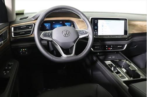 2025 Volkswagen Atlas 2.0T SE w/Technology 4MOTION