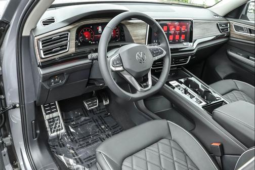 2025 Volkswagen Atlas 2.0T SEL Premium R-Line 4MOTION