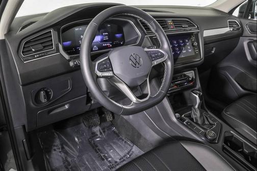 Platinum Gray Metallic 2024 Volkswagen Tiguan 2.0T SE 4MOTION