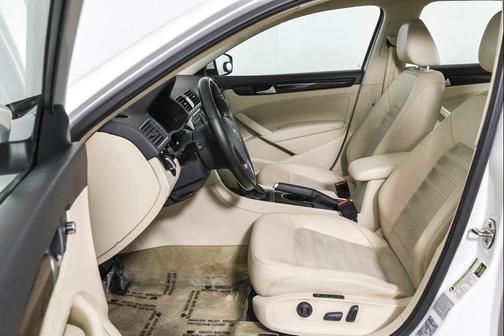 Candy White 2015 Volkswagen Passat 2.0L TDI DSG SEL Premium