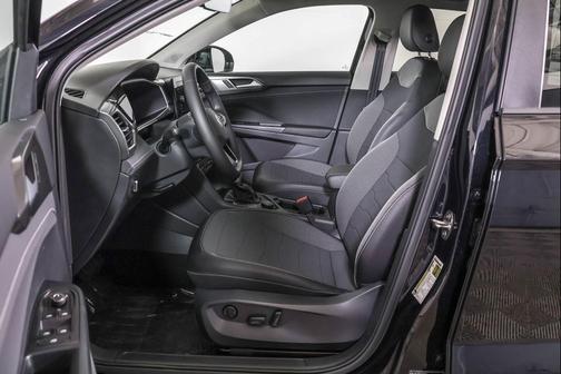 2025 Volkswagen Taos 1.5T SE Black
