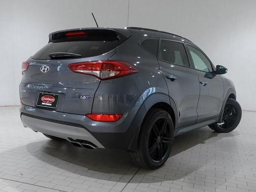 Photo 3 of 20 of 2017 Hyundai Tucson Night