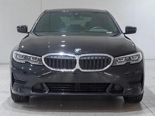 Photo 4 of 19 of 2019 BMW 330 i