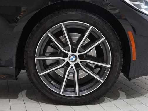 Photo 5 of 19 of 2019 BMW 330 i
