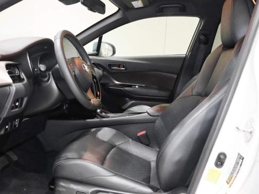 Photo 5 of 17 of 2019 Toyota C-HR Limited
