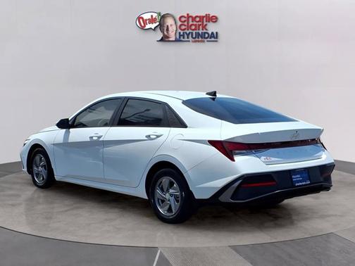 White 2024 Hyundai ELANTRA SE