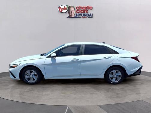 White 2024 Hyundai ELANTRA SE