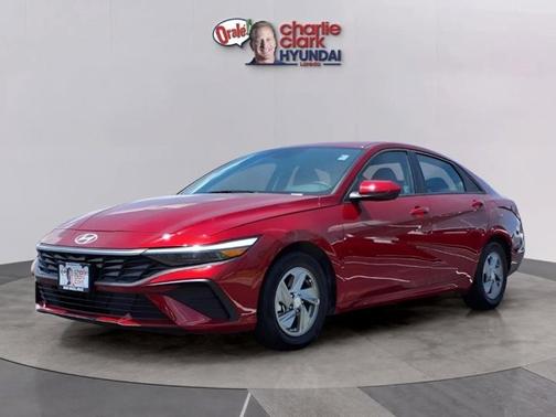 2025 Hyundai ELANTRA SE