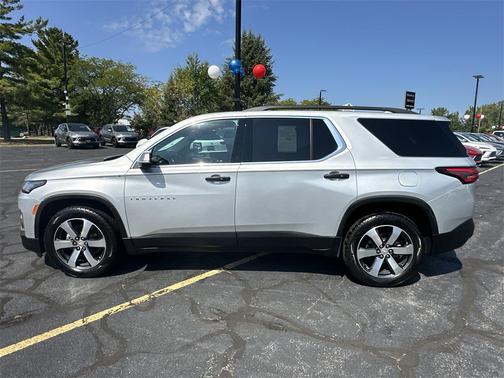 2022 Chevrolet Traverse LT Leather