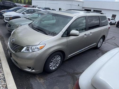 2017 Toyota Sienna XLE