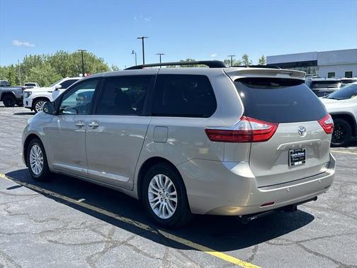 2017 Toyota Sienna XLE